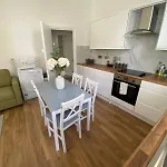 Beautiful 3Bed Apartment In London